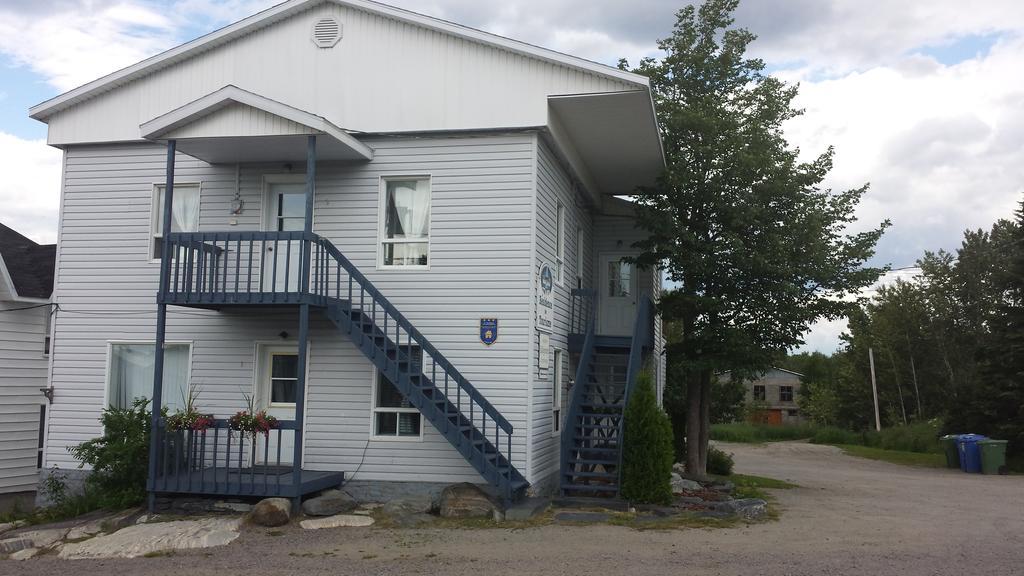 Les Appartements De La Bergeronnette Grandes-Bergeronnes Buitenkant foto